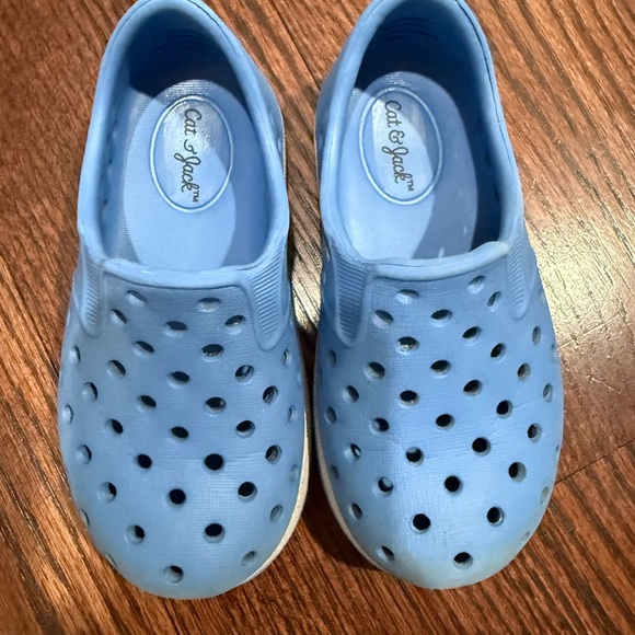 Cat & Jack Blue Toddler Slip-On Water Shoes - Size 6 - Picture 5 of 6